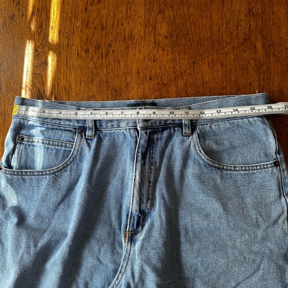 CLUB ROOM - VINTAGE DENIM SHORTS - SIZE 33 MEN/SIZE 12 WOMEN - Picture 5 of 8